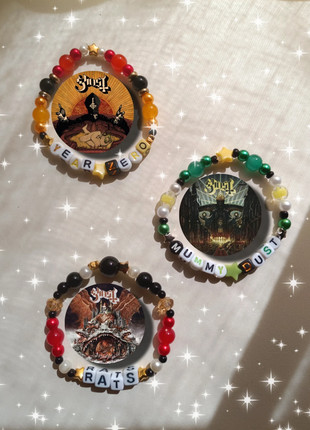the band Ghost - songs bracelets, marque: Ghost, état: Très bon état, 5,00 €, 5,95 € Protection acheteurs incluse