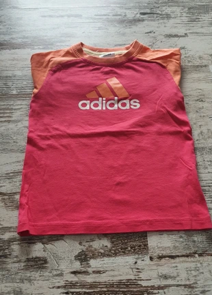 T shirt manche longue Adidas taille 2-3 ans, brand: adidas, condizioni: Ottime, taglia: 24-36 mesi / 92 cm, €5.00, €5.95 include la Protezione acquisti
