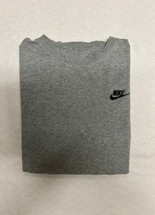 T-shirt • Maillot nike gris • Taille S, brand: Nike, condizioni: Ottime, taglia: S, €10.00, €11.20 include la Protezione acquisti
