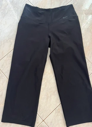 Pantaloni Sportivi Nike Dri-FIT Capri Neri - Taglia S (Perfetti per Yoga/Palestra!), brand: Nike, condizioni: Ottime, taglia: S / IT 40 / EU 36, €7.00, €8.05 include la Protezione acquisti