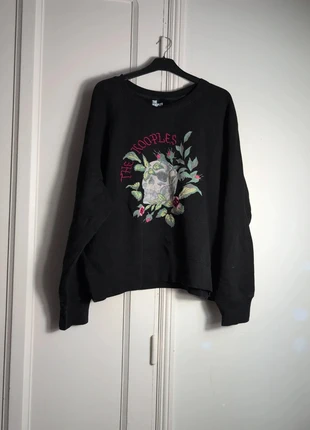 Sweat noir brodé The Kooples crâne fleurs rock chic taille S, merk: The Kooples, staat: Heel goed, maat: S / 36 / 8, € 37,00, € 39,55 inclusief Kopersbescherming