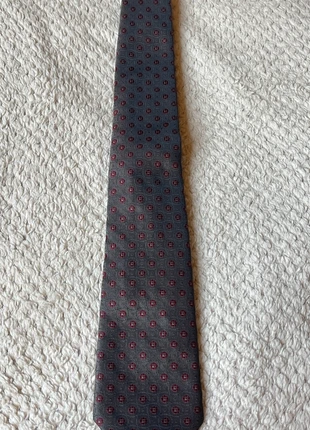 cravate grise à fleur rouge bordeaux en lin, état: Très bon état, 2,00 €, 2,80 € Protection acheteurs incluse