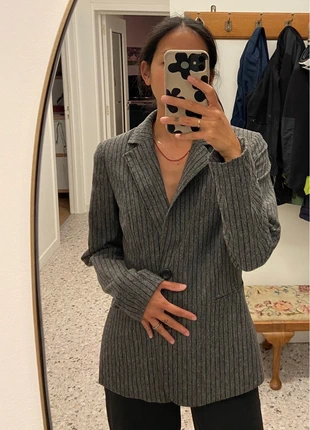 Vintage pinstripe grey wool blazer, marque: Vintage Dressing, état: Très bon état, taille: M / 38 / 10, 37,00 €, 39,55 € Protection acheteurs incluse