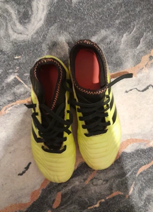 Crampons Adidas Predator®, merk: adidas, staat: Goed, maat: 35, € 5,00, € 5,95 inclusief Kopersbescherming