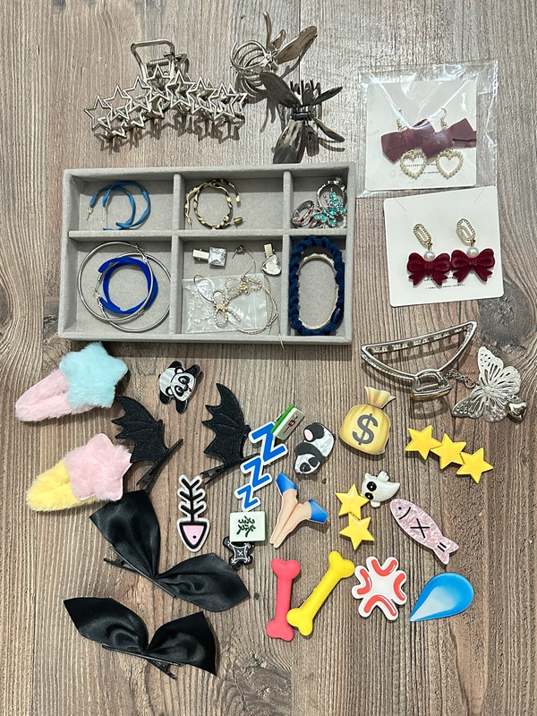 A great variety of hair clips