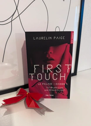 Livre “First Touch” de Laurelin Paige, édition broché., staat: Goed, € 8,00, € 9,10 inclusief Kopersbescherming
