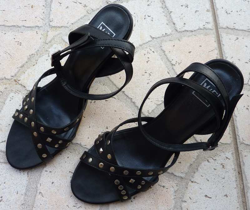 Nu pied noir clouté sales