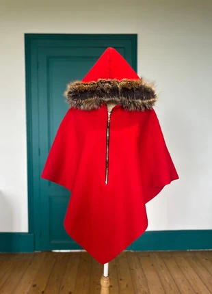 Pancho rouge capuche fourrure synthétique, brand: Kiabi, condition: Very good, size: S / 36 / 8, €3.00, €3.85 includes Buyer Protection