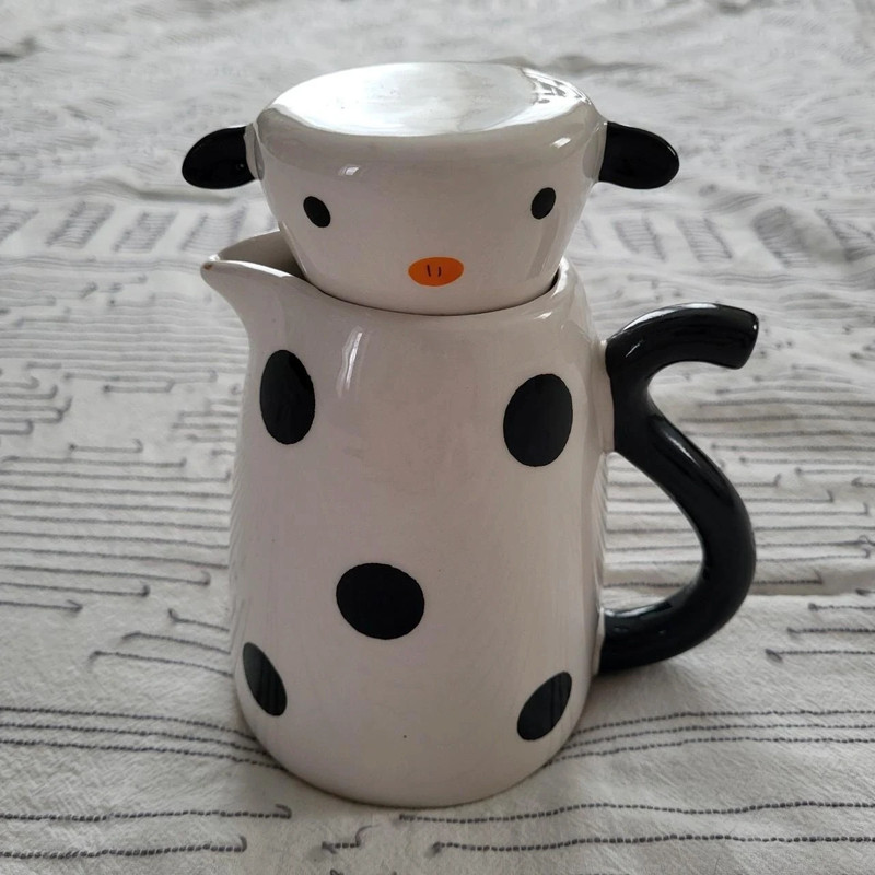 small cow pitcher 1