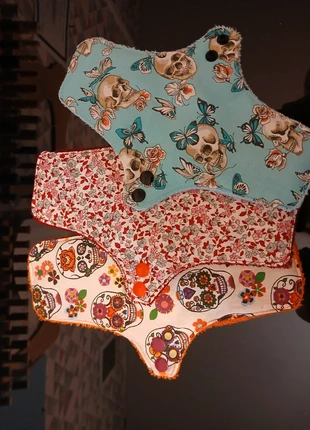 Lot de 3  serviettes hygiéniques lavables, merk: Fait Main, staat: Nieuw met prijskaartje, maat: Tot 2 kg, € 9,00, € 10,15 inclusief Kopersbescherming