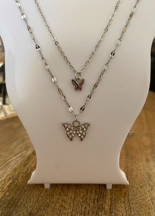 Collier double papillon 🦋, état: Très bon état, 5,00 €, 5,95 € Protection acheteurs incluse