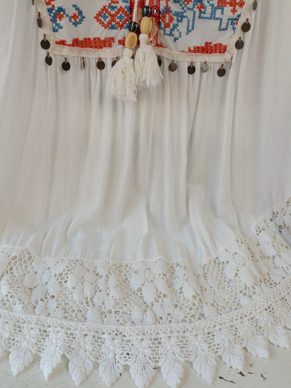 Blusón blanco con puntillas, bordados y abalorios Tienda Local - Vinted