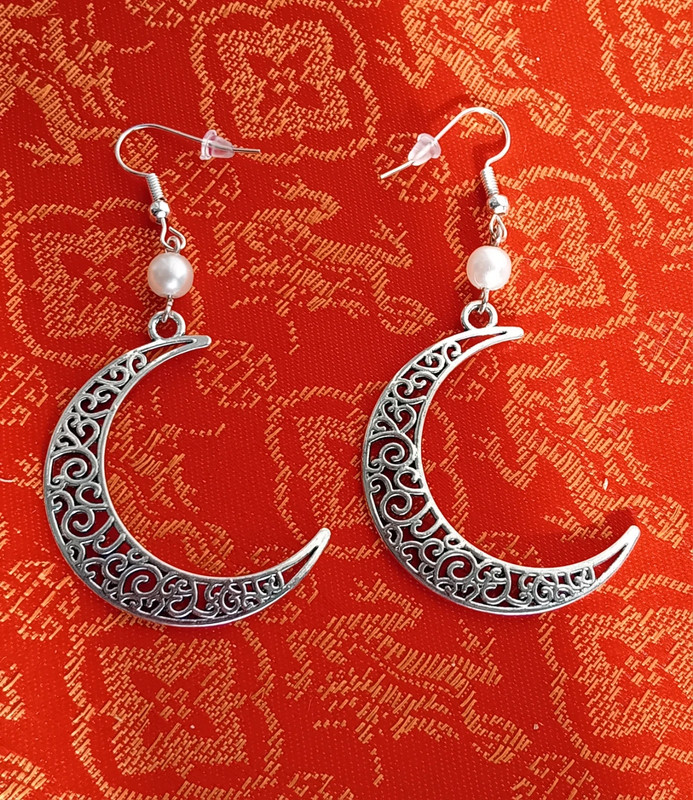 Spiritual / Hippie / Witch / Wicca - Crescent Moon Pearl Earrings 1