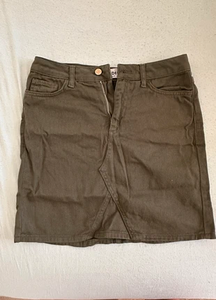 Jupe New look kaki, marca: New Look, estado: Muito bom, tamanho: S / 36 / 8, €12.00, €13.30 inclui Proteção do Comprador