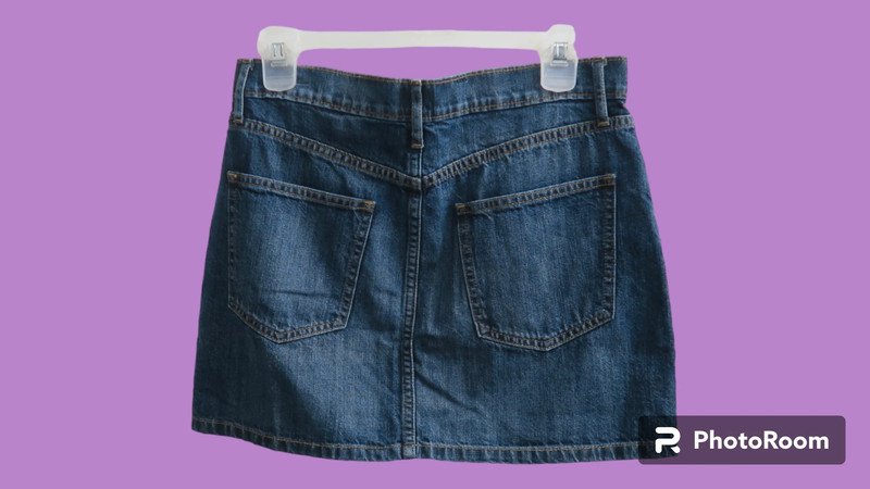 Gap denim short mini skirt with pockets in dark washed blue size 4. 2
