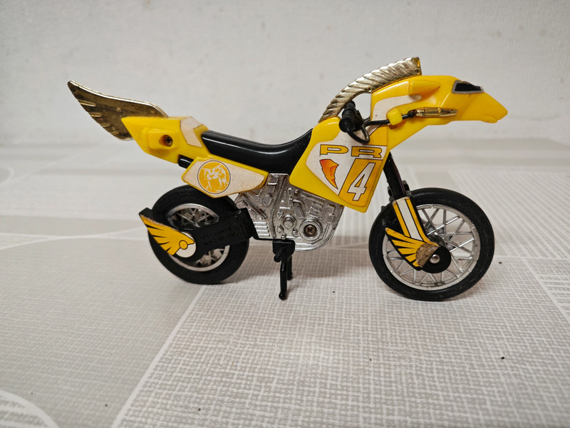 Moto Power Ranger Mighty Morphine jaune année 90 Bandai 1