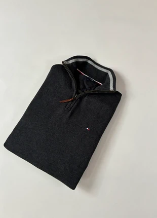 Pull Tommy Hilfiger half zip gris / pull 1/4 zip Tommy Hilfiger gris foncé, marke: Tommy Hilfiger, zustand: Sehr gut, größe: S, 23,80 €, 25,69 € beinhaltet Vinted-Käuferschutz Pro