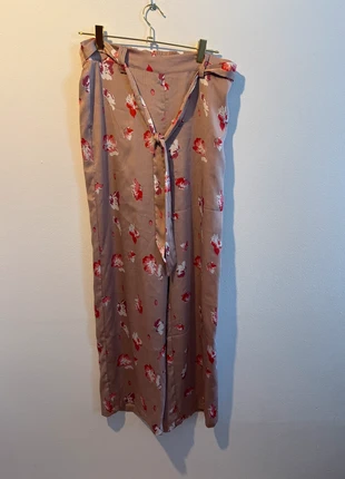 Maxi lange beige Hose mit rotem Blumenprint | Größe 38 | bequem | Office Style | süß herbstlich, brand: ONLY, condizioni: Ottime, taglia: M / IT 42 / EU 38, €5.50, €6.48 include la Protezione acquisti