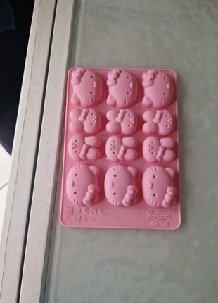 Moules hello Kitty, marque: Hello Kitty, état: Neuf sans étiquette, 2,00 €, 2,80 € Protection acheteurs incluse