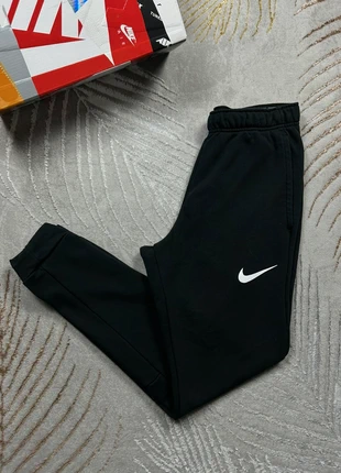 Jogging Nike noir logo imprimer Nike blanc, brand: Nike, condition: Very good, size: S, €28.00, €30.10 includes Buyer Protection Pro