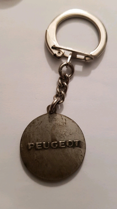 Porte clé Peugeot ancien