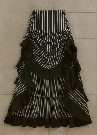 Jupe noire à rayures blanches et volants gothiques, marke: Noir, zustand: Sehr gut, größe: S / 36 / 8, 55,00 €, 58,45 € inklusive Vinted-Käuferschutz