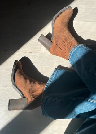 Bottines brunes en daim - Brown suede ankle boots, marque: Vera Gomma, état: Très bon état, taille: 38, 25,00 €, 26,95 € Protection acheteurs incluse