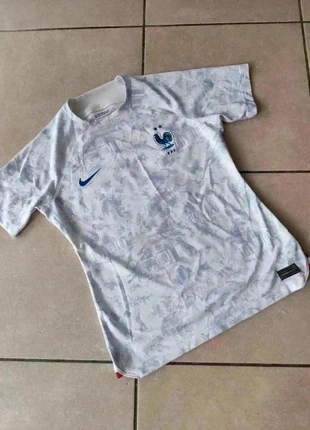 Maillot équipe de France 2022/2023 junior taille XS / 8-10 ans, marque: EQUIPE DE FRANCE, état: Très bon état, taille: 8 ans / 128 cm, 38,99 €, 41,64 € Protection acheteurs incluse