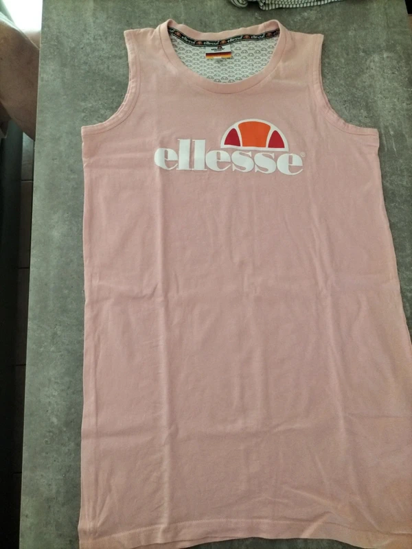 Robe taille 34 . 14/16 Ellesse