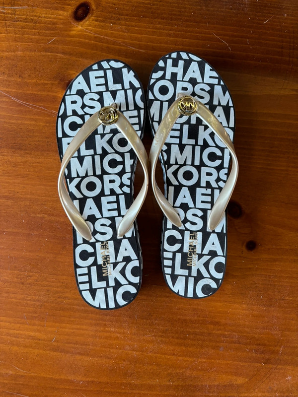 Michael Kors flip flop 1