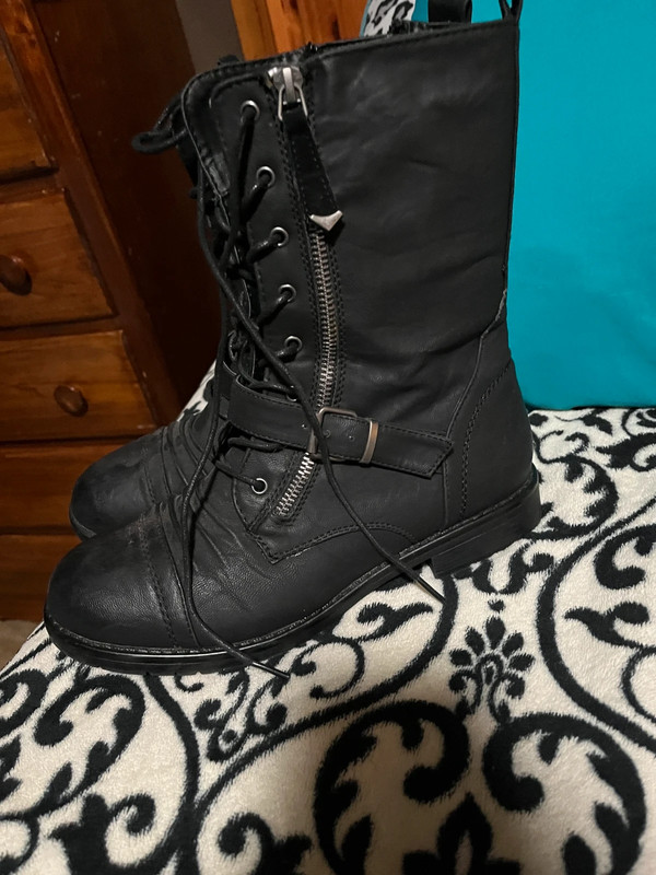 Women’s Black boots 1