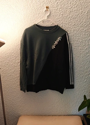 Sweat crewneck vintage bleu et noir adidas oversize, très bon état, taille S, marke: adidas, zustand: Sehr gut, größe: S, 19,40 €, 21,07 € inklusive Vinted-Käuferschutz