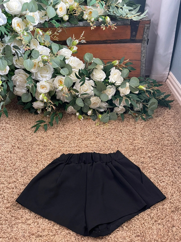 Black shorts with bow and pockets! 2