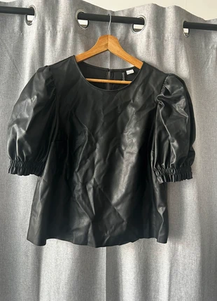 Blouse en similicuir femme H&M, brand: H&M, condizioni: Nuovo senza cartellino, taglia: XL / IT 46 / EU 42, €4.00, €4.90 include la Protezione acquisti