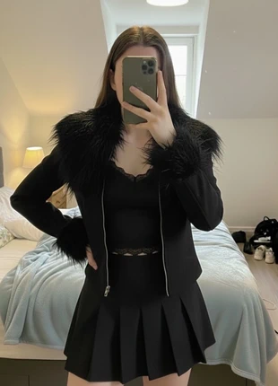 🖤 Veste noire à col et manches fourrure – style y2k / coquette noir, marque: Tokyo Muse, état: Très bon état, taille: S / 36 / 8, 62,90 €, 66,75 € Protection acheteurs (Pro) incluse