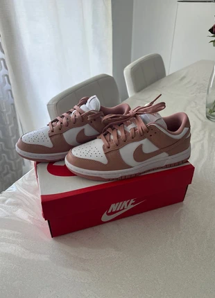 Nike dunk low blanc et rose, marque: Nike, état: Neuf avec étiquette, taille: 38, 65,00 €, 68,95 € Protection acheteurs incluse