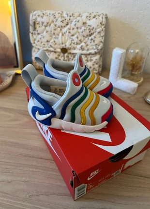 Baskets nike dynamo, marke: Nike, zustand: Neu, größe: 18, 12,00 €, 13,30 € inklusive Vinted-Käuferschutz