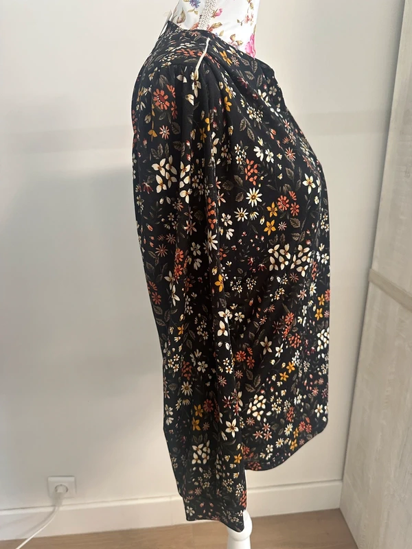 Blouse noir manche longue avec fleure neuve avec étiquette - photo numéro 4