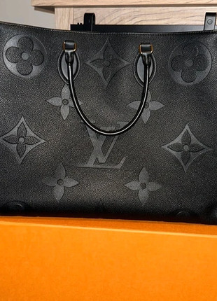 Écharpe Louis Vuitton - Vinted