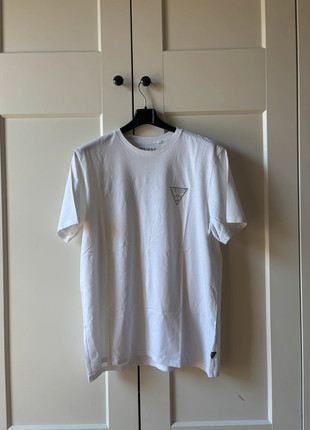 T-Shirt Guess, marque: GUESS, état: Très bon état, taille: L, 11,00 €, 12,25 € Protection acheteurs incluse