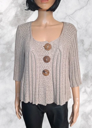 Gilet beige en maille acrylique ample à gros boutons en bois manches 3/4
- Taille M/L, 38/40, marque: Les Zazies, état: Très bon état, taille: M / 38 / 10, 5,99 €, 6,99 € Protection acheteurs incluse