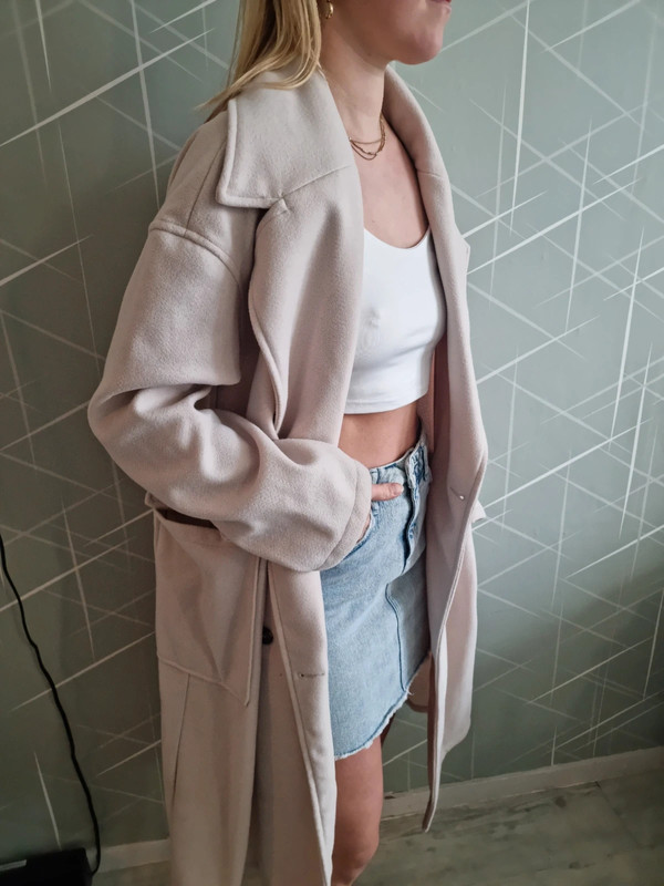 Oversized trench coat with pockets 1