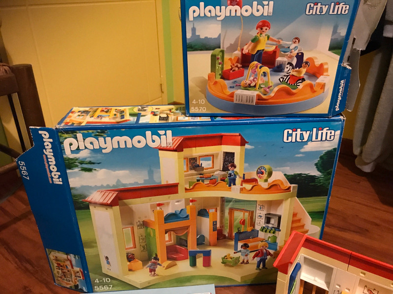 ② Playmobil 5567 Garderie et playmobil 5570 Crèche avec bébés