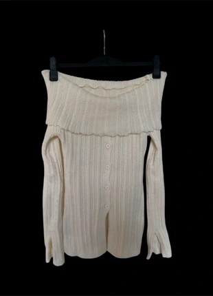 coquette off shoulder button up sweater, merk: YesStyle, staat: Heel goed, maat: M / 38 / 10, € 9,00, € 10,15 inclusief Kopersbescherming