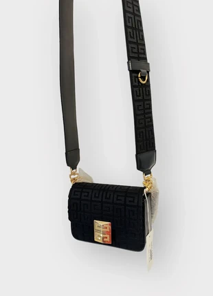 Sac Gyvenchy 4G petit modèle, merk: Givenchy, staat: Nieuw met prijskaartje, € 900,00, € 918,00 inclusief Kopersbescherming