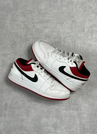 Nike Air Jordan 1 Low GS University Red - taille 37.5, marke: Jordan, zustand: Sehr gut, größe: 37.5, 30,00 €, 32,20 € inklusive Vinted-Käuferschutz