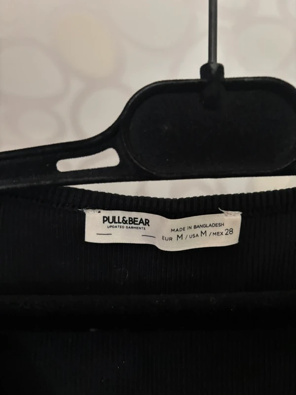 t-shirt noir basic manches longues côtelés pull&bear col V - photo numéro 4