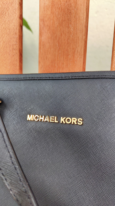 Borsa Michael Kors shopper nera dettagli oro