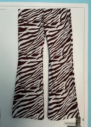 Pantalon patte d’éléphant à rayure , marca: Bershka, estado: Novo com etiquetas, tamanho: L / 40 / 12, €8.00, €9.10 inclui Proteção do Comprador