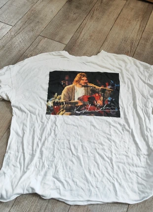 T shirt kurt cobain, marque: Bershka, état: Bon état, taille: XS / 34 / 6, 3,00 €, 3,85 € Protection acheteurs incluse